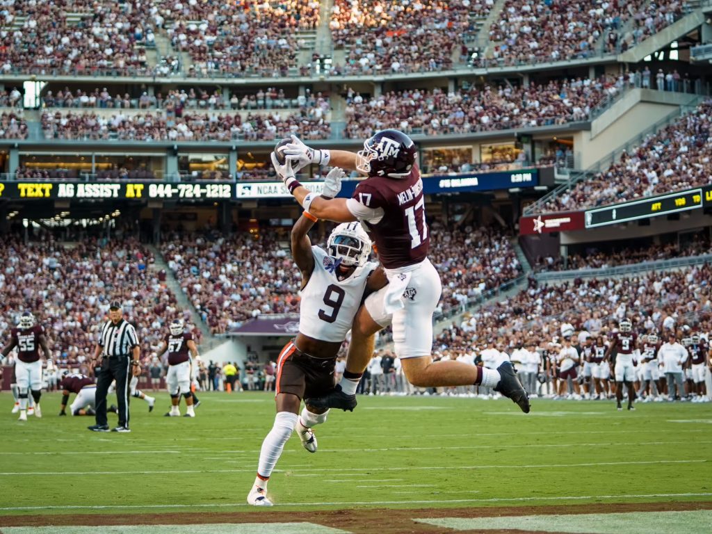 Theo Melin Öhrström fångar en touchdown. Foto: Texas A&M Athletics